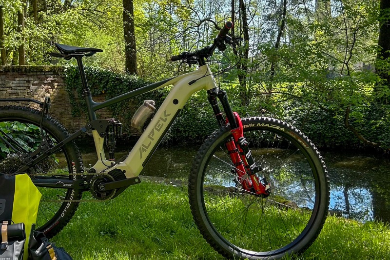 Alpek Bike with FIDLOCK bottle