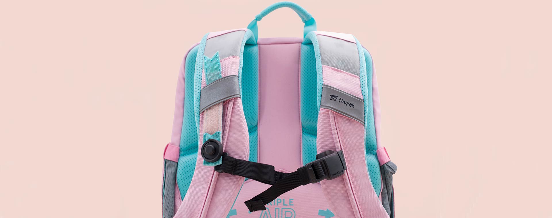 Title image of the Tinipak application - school bag - all FIDLOCK fasteners visible