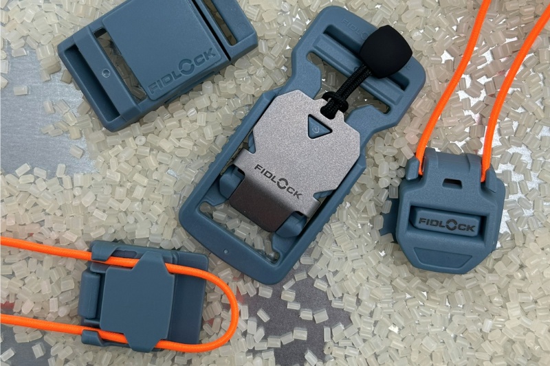 recycled FIDLOCK buckles lying on plastic