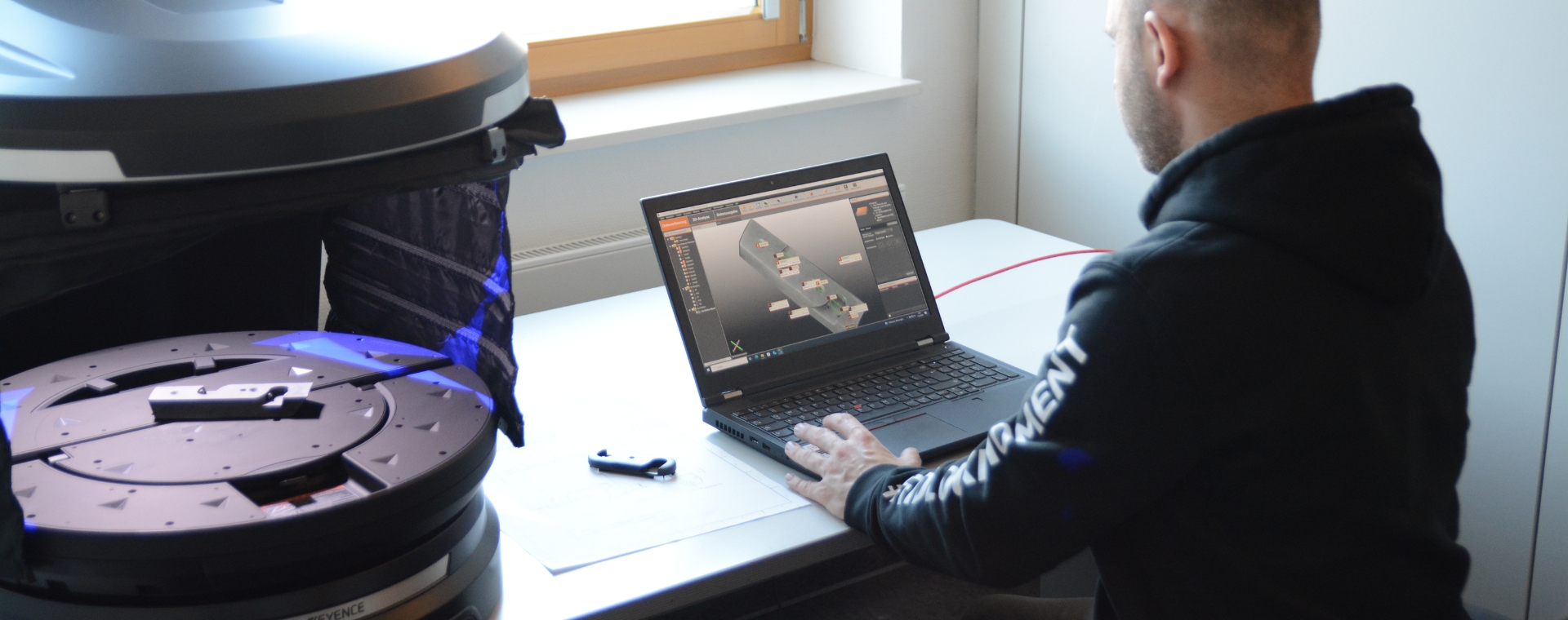 FIDLOCK men working on a 3D machine