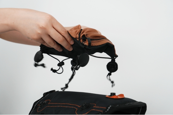 petmod dog harness detail picture with hand