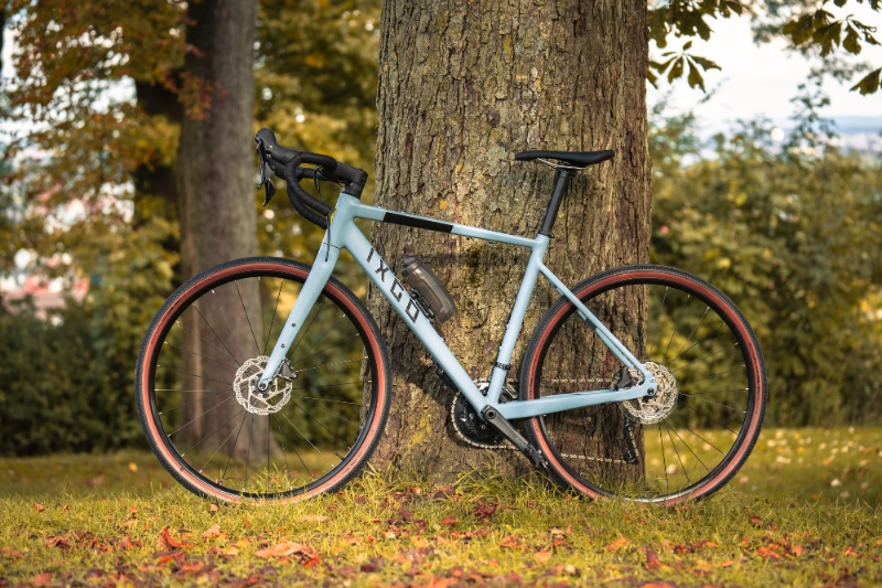 IXGO bike with FIDLOCK bottle