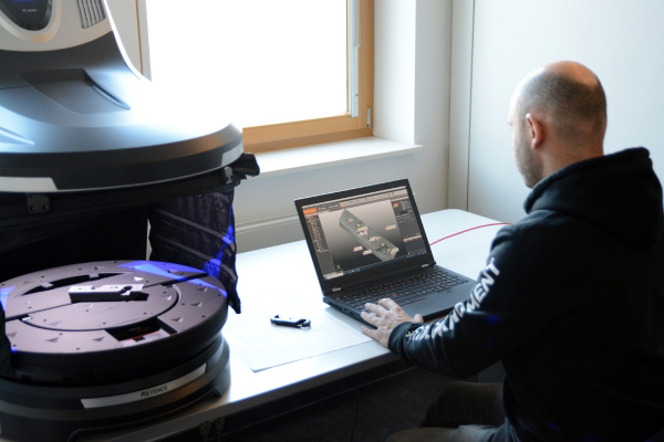 fidlock-custom development-working-on-a-3d-machine