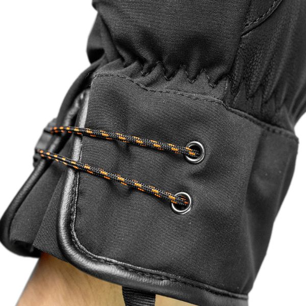 bottom view of the gloves by reusch 