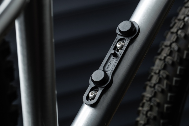 FIDLOCK bike base on bike