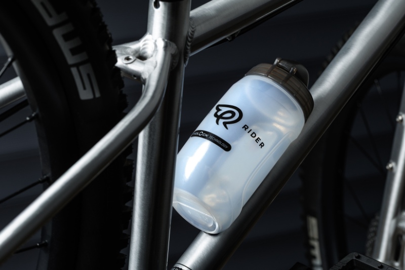 FIDLOCK Early Rider Bottle on bike