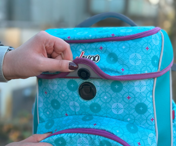 vavoos school bag with cointrap fastener