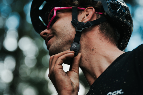 Man wearing helmet with FIDLOCK buckle