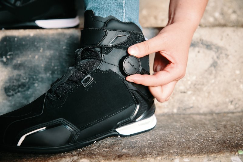 Motorcycle Shoe with FIDLOCK WINCH