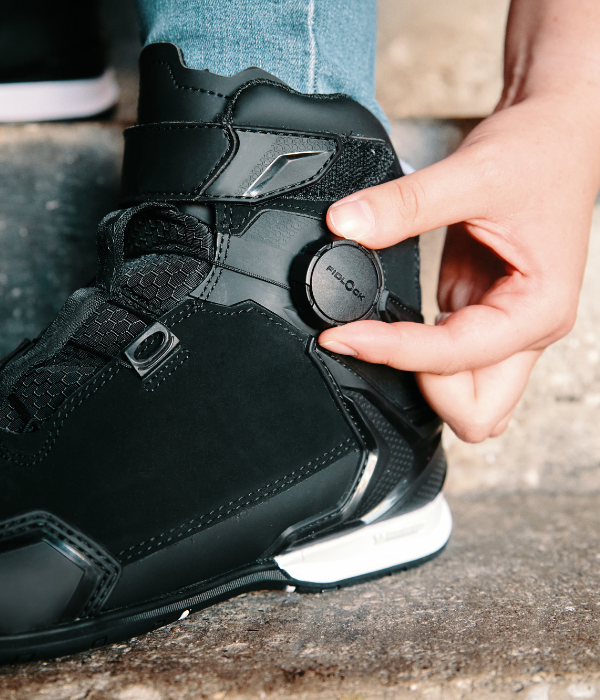 Motorcycle Shoe with FIDLOCK WINCH