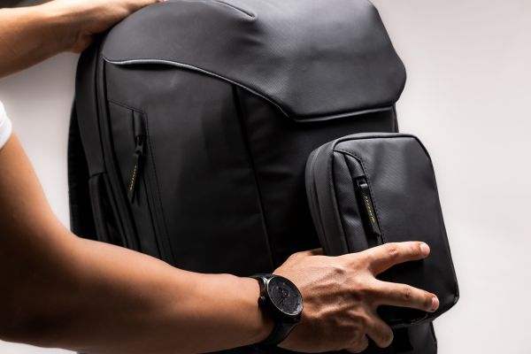 close up of the ULUK bag with FIDLOCK Fastener