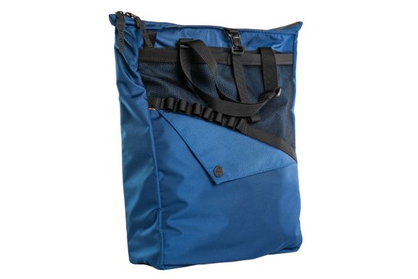v-buckle fasterener on the mod bag 