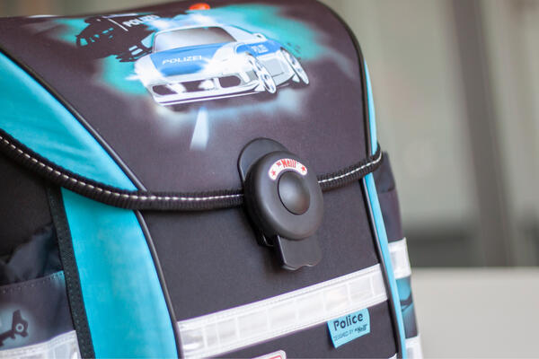 Application McNeill school bag with SNAP push fastener