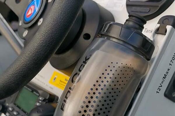 FIDLOCK bottle with the TWIST base for airline rails by SeaLand 