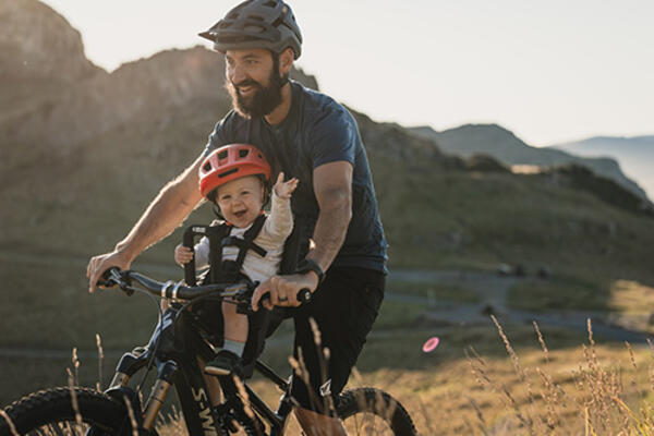 lifeshot of the seat by kids ride shotgun with fidlock fastener 