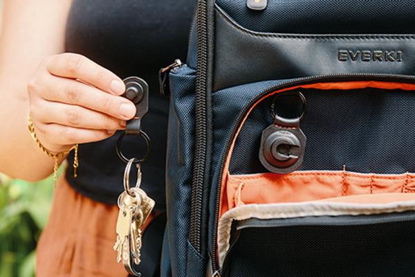 preview picture of the everki bagpack with fidloc x everki keychain