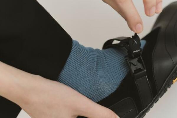 preview picture of the hthree shoes with fdlock fastener 