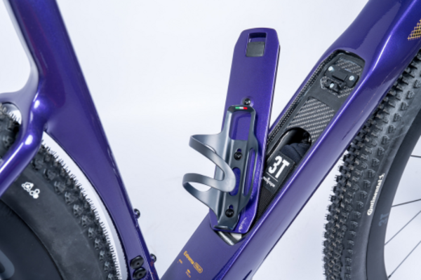 preview picture of the bike by 3T with fidlock fastener 