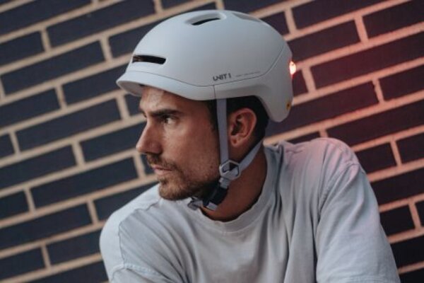 preview picture of the unit 1 helmet with fidlock fastener