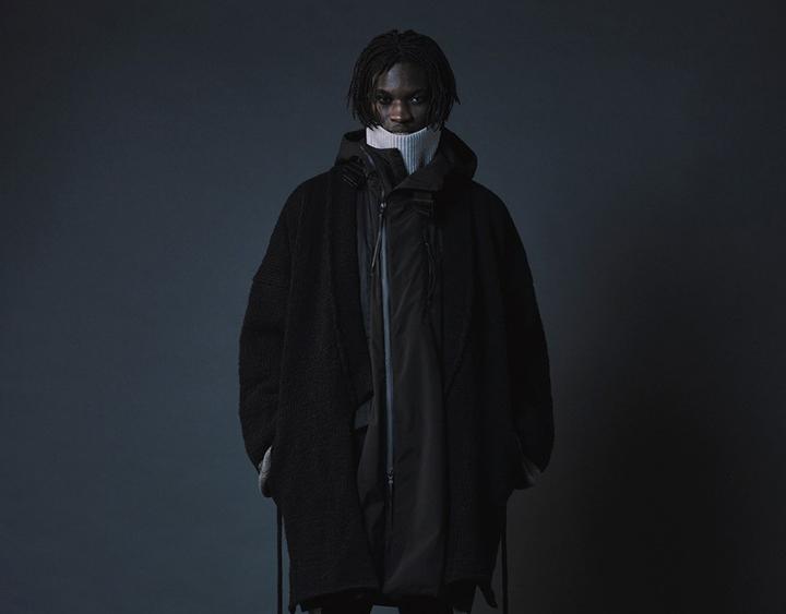 model wearing coat with FIDLOCK collar fastener