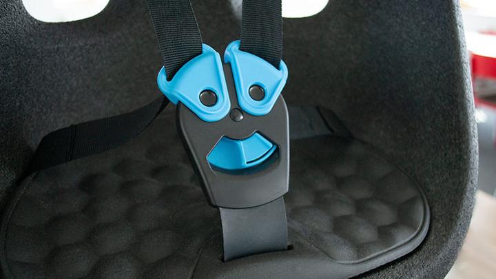 3-point lock by FIDLOCK on child's seat