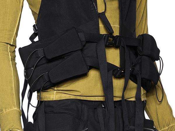 Close-up of the HOOK rope application on  the vest by HAMCUS