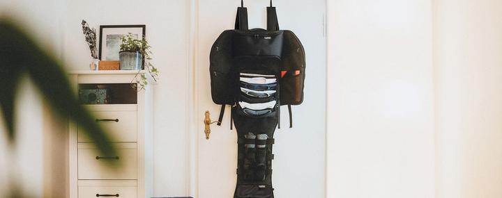 Titel image of LiWAVE modular travel backpack hanging on door for easy use
