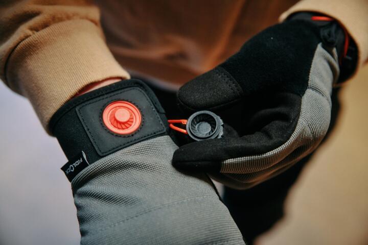 FIDLOCK Winch on gloves