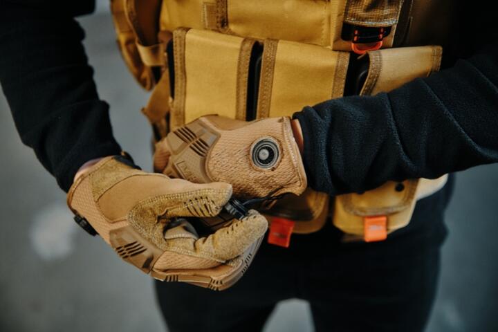 FIDLOCK WINCH on tactical gear gloves