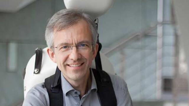 Portrait of FIDLOCK founder and inventor of the Fiedler carrying systen, Joachim Fiedler