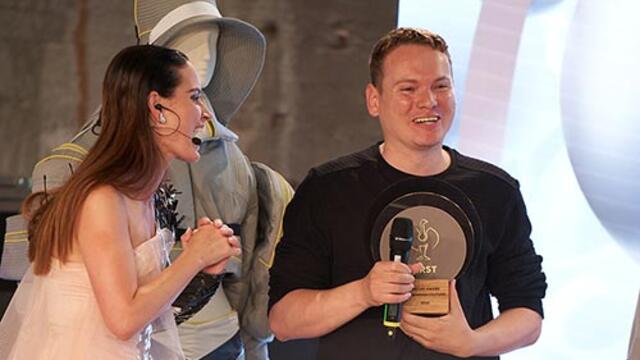 Winner of the Special Award Workwear Couture 2021 - Design with V-BUCKLE