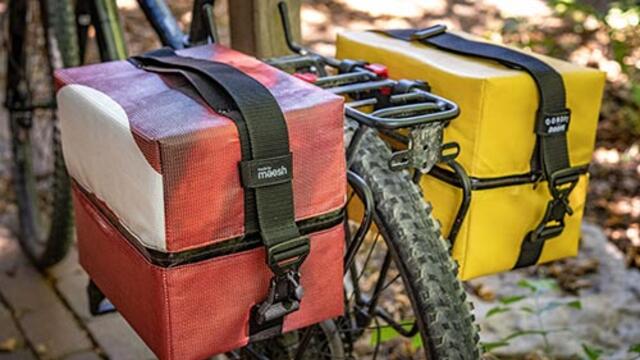 Bike equipped with the pannier for records by DJ Oonops with FIDLOCK fastener