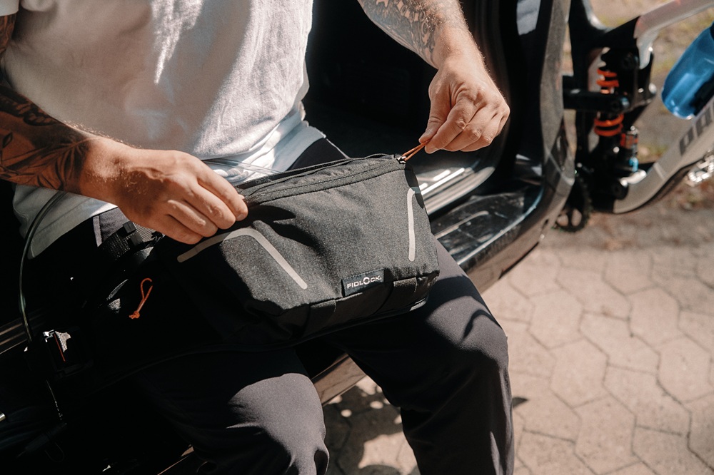 HIP BELT + HERMETIC hip bag hydration bladder