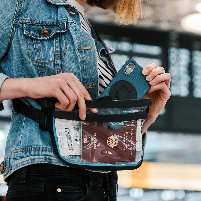 FIDLOCK_HERMETIC-sling-bag-Traveling (4)_800x800