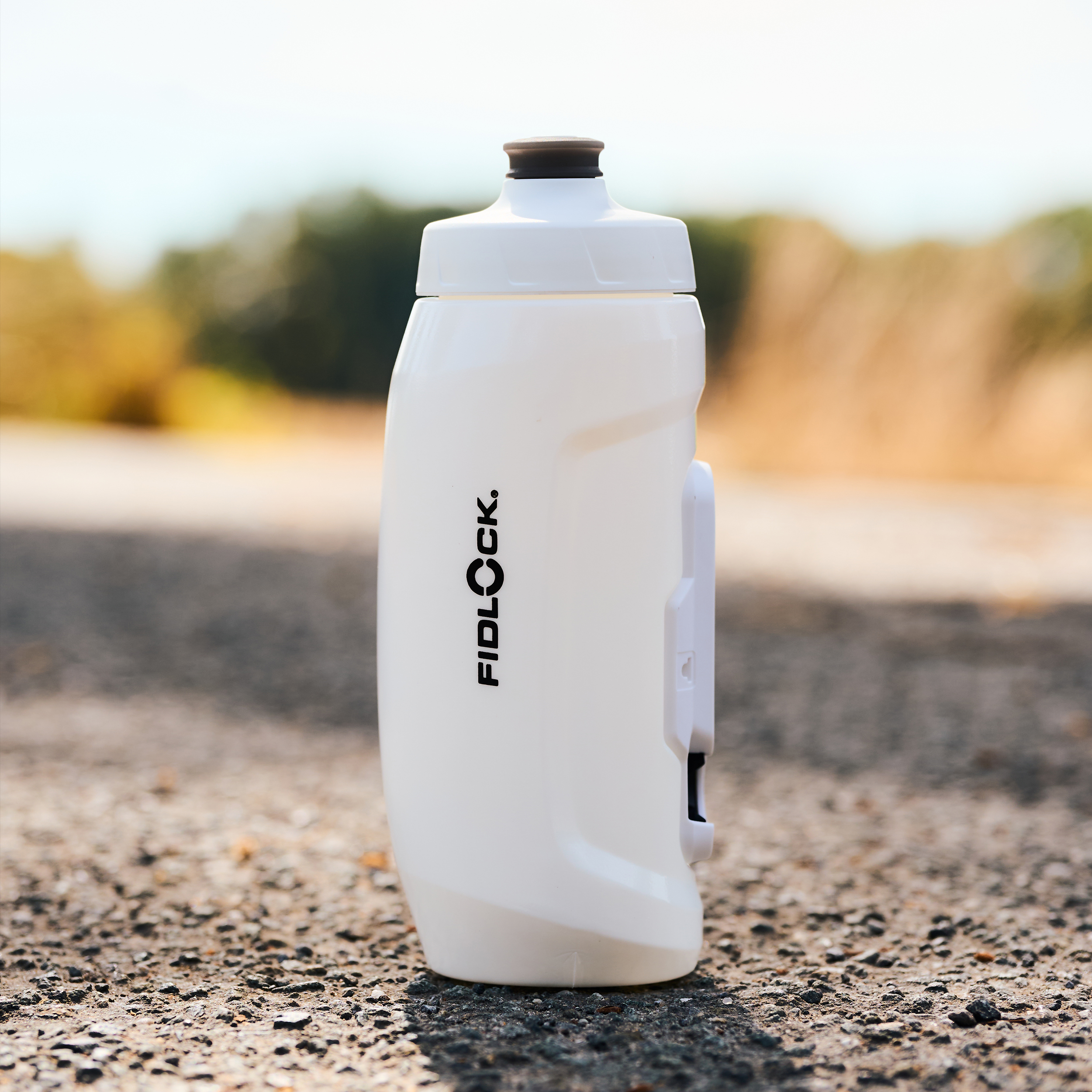 TWIST-bottle-590-polar-white_outdoor-(56)_2500x2500