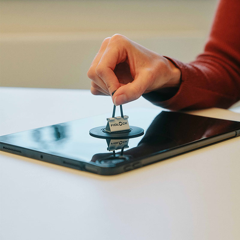 VACUUM-uni-tablet-patch_aufkleben