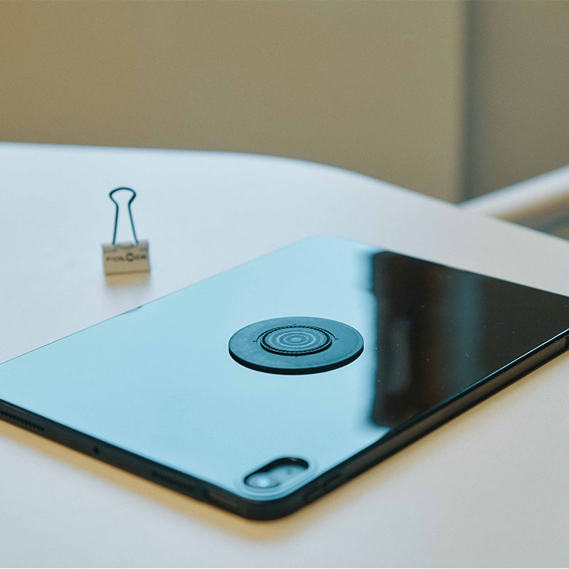 VACUUM-uni-tablet-patch_auf-tablet-aufgeklebt