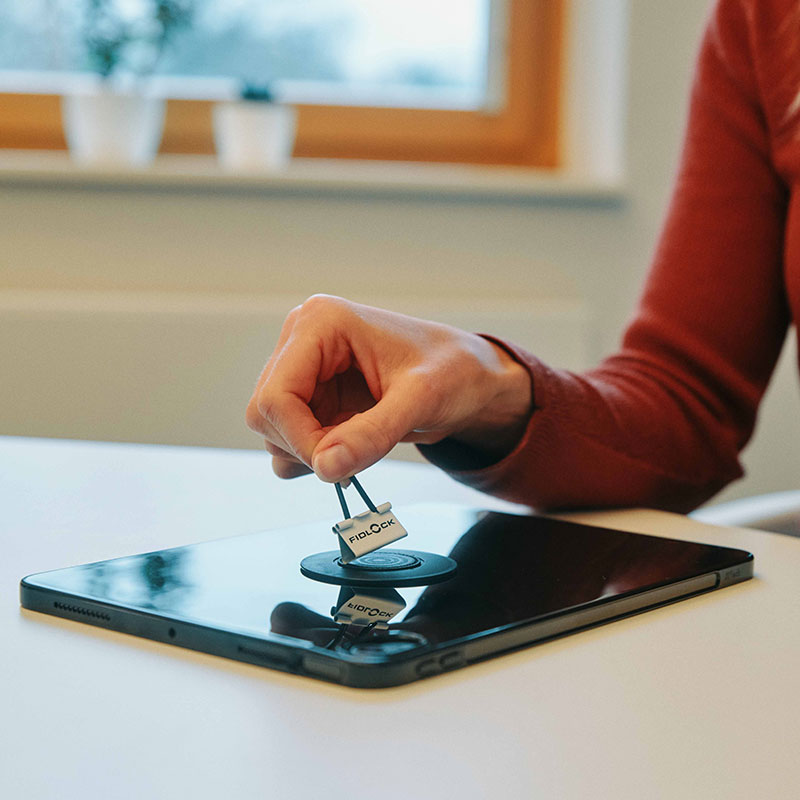 VACUUM-uni-tablet-patch_aufkleben_Vorgang