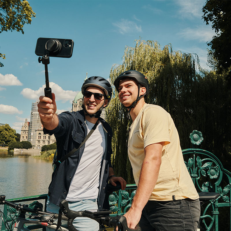 FIDLOCK-VACUUM-mini-tripod-base-location-selfie-Rathaus